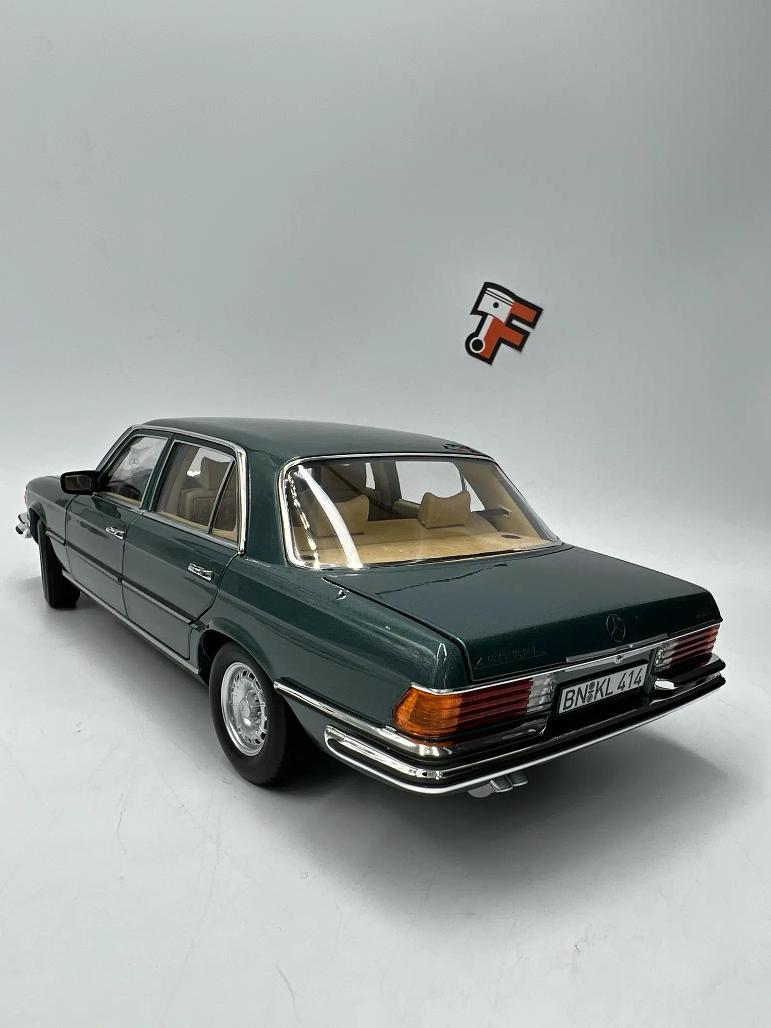 Mercedes 450 SEL 6.9 Blue Petrol – Image 3