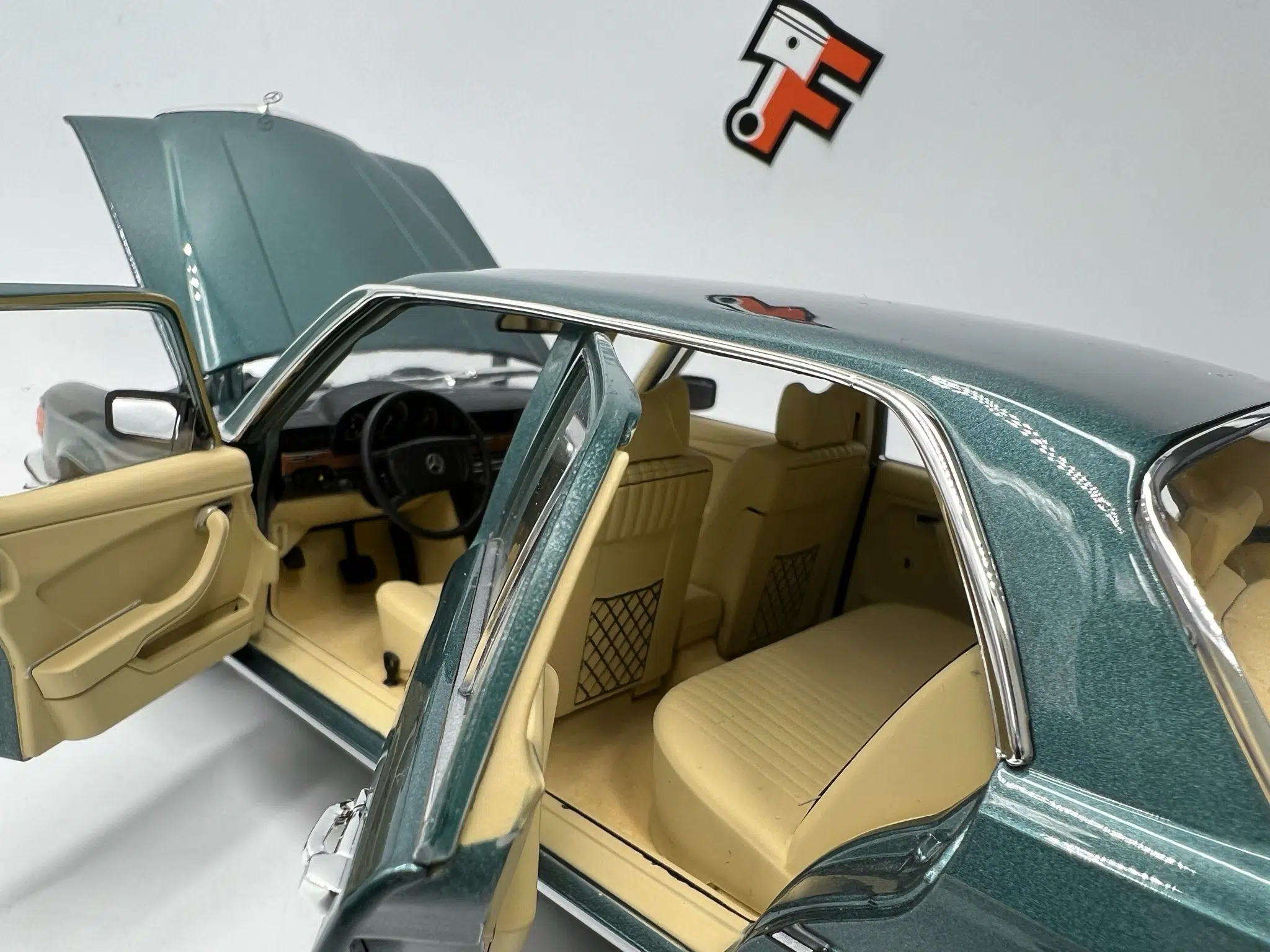 Mercedes 450 SEL 6.9 Blue Petrol – Image 5