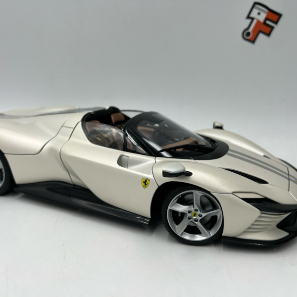 Miniature Ferrari Daytona SP3 White Bburago 1/18 vendue en Suisse
