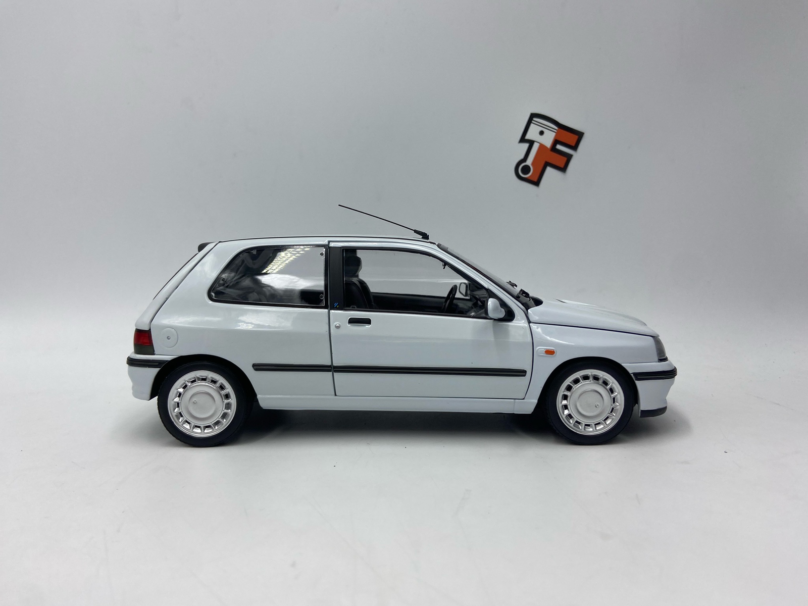 Renault Clio 16S 1991 – Image 3