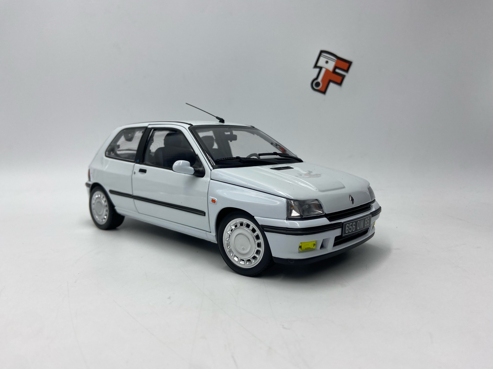 Miniature Renault Clio 16S 1991 1/18 Norev vendue en Suisse