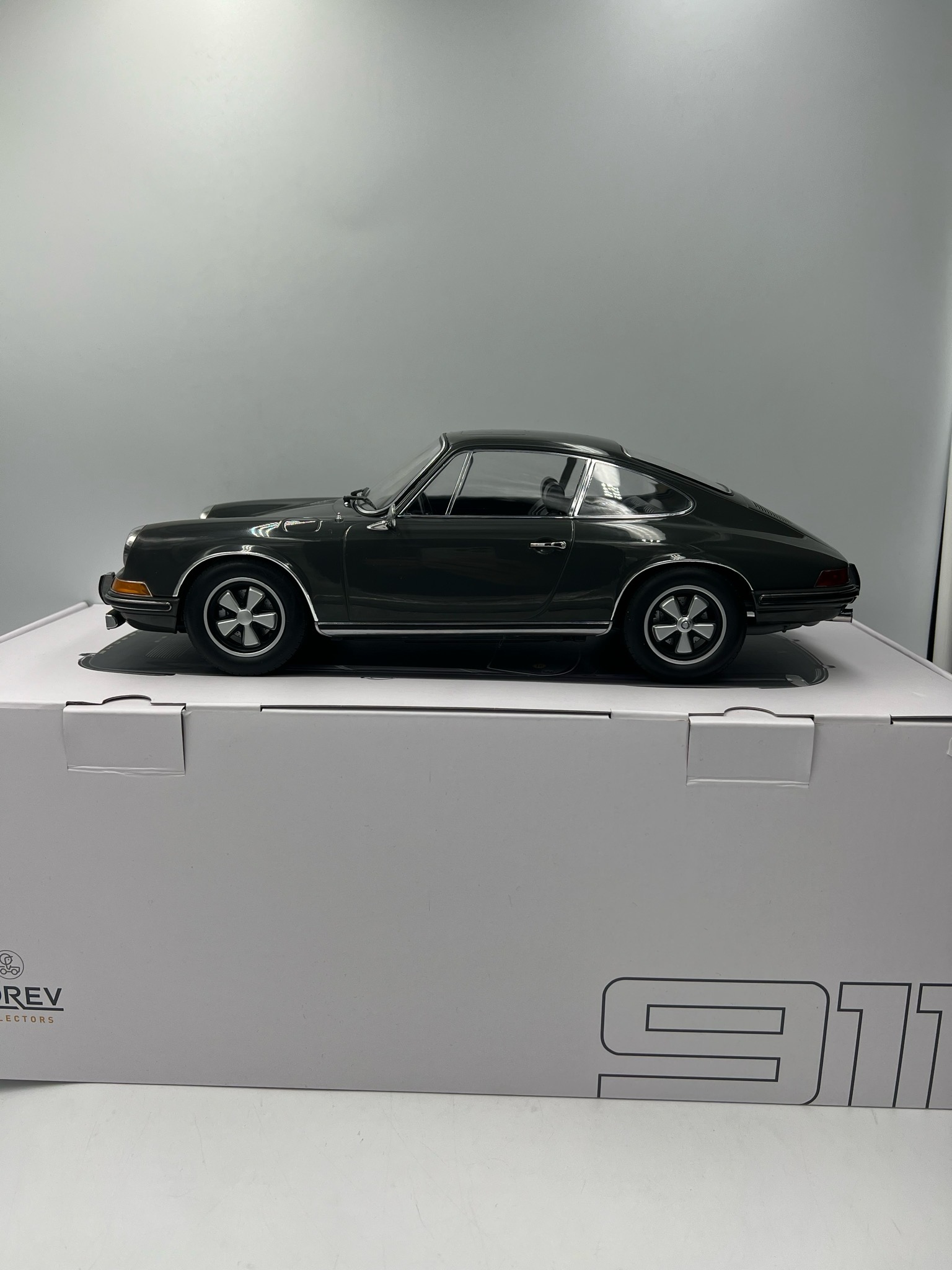 Porsche 911 S 1970 Slate Grey – Image 6