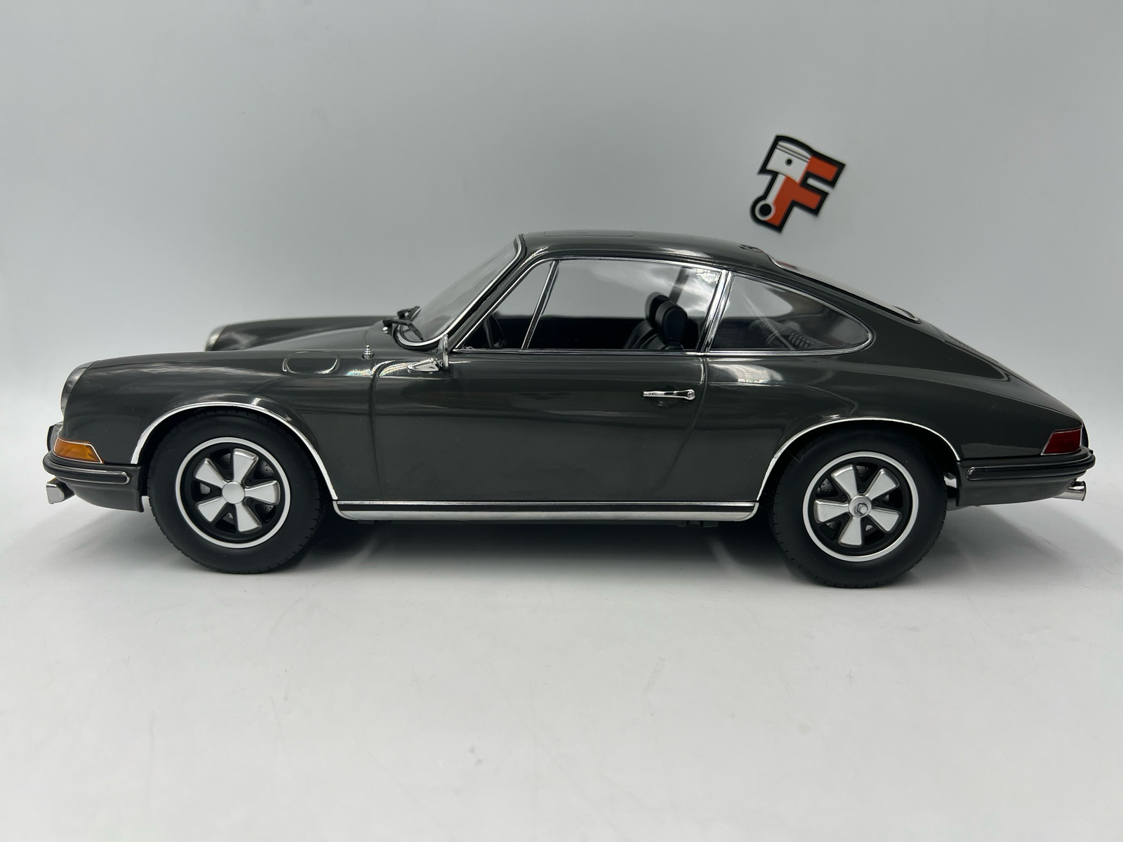Porsche 911 S 1970 Slate Grey – Image 7