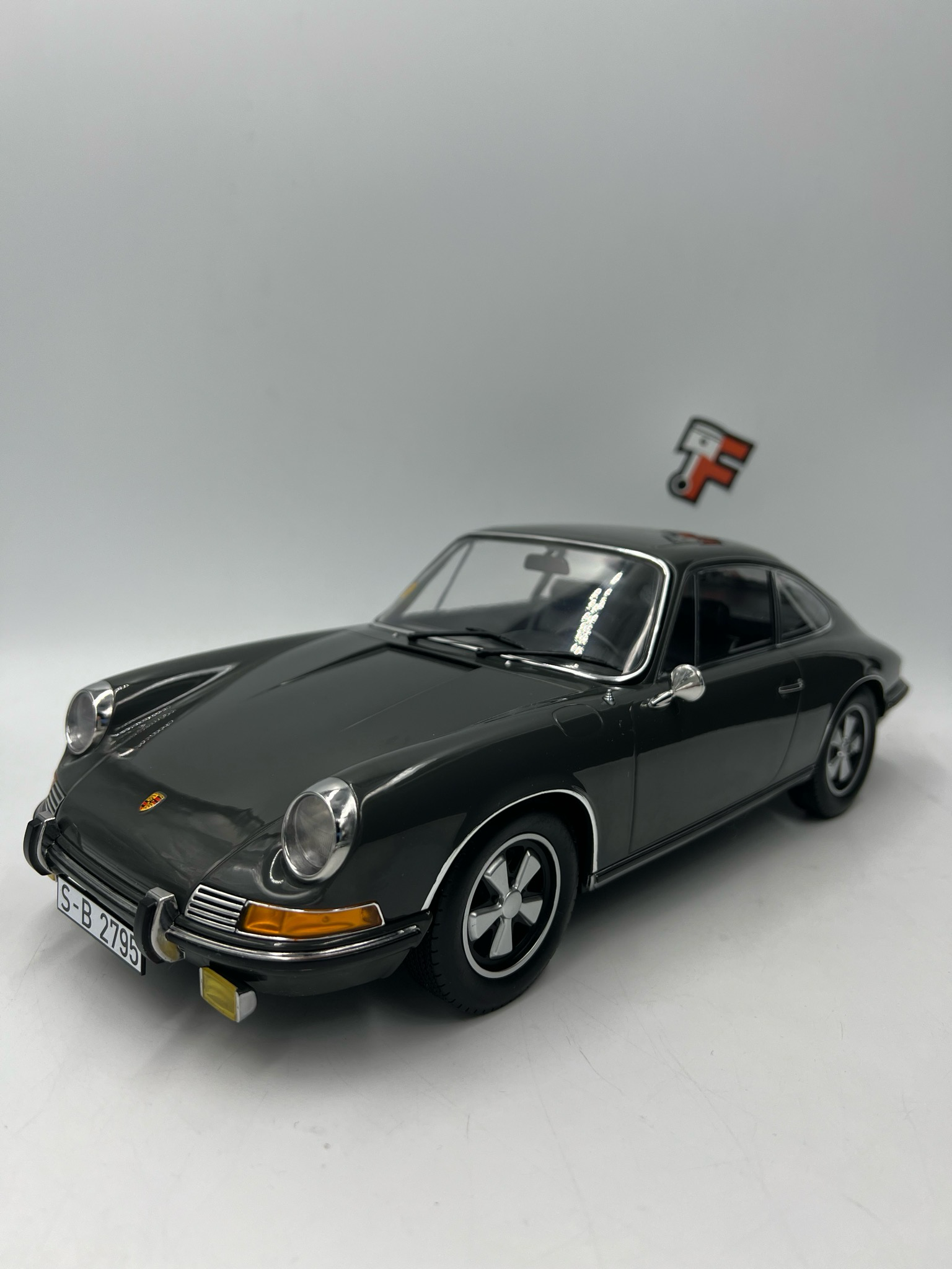 Miniature Porsche 911 S 1970 Slate Grey 1/12 vendue en Suisse
