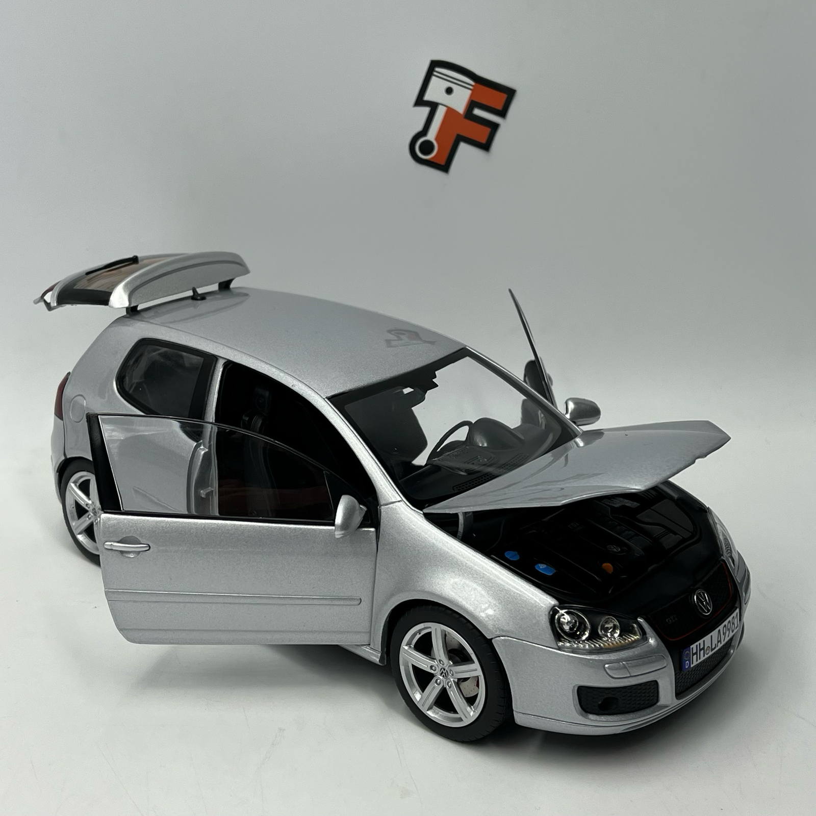 VW Golf V GTI Pirelli Silver 2007 – Image 4