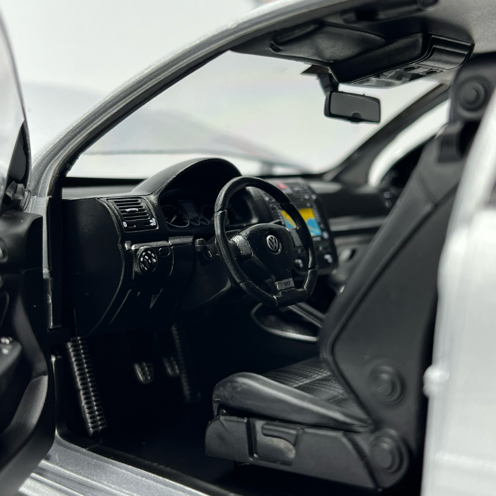 VW Golf V GTI Pirelli Silver 2007 – Image 6