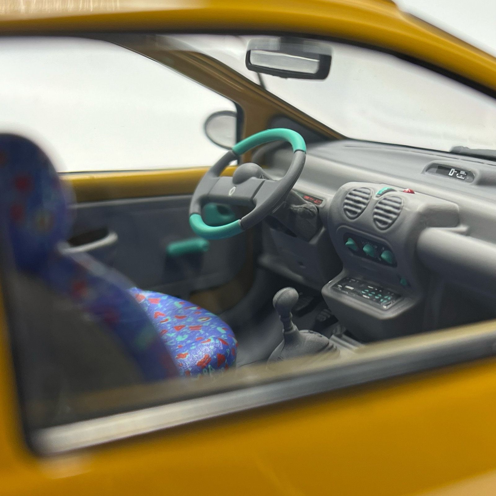 Renault Twingo Indian Yellow 1993 – Image 5