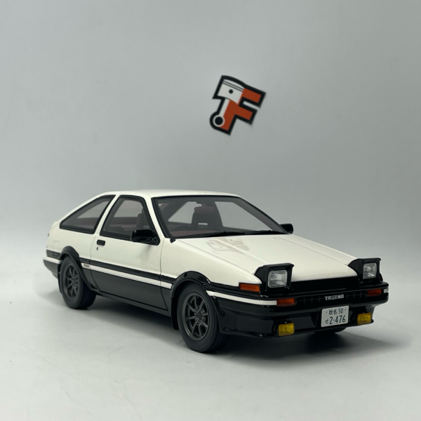 Miniature Toyota Sprinter Trueno AE86 GT-APEX Panda 1985 OttOmobile 1/18 vendue en Suisse