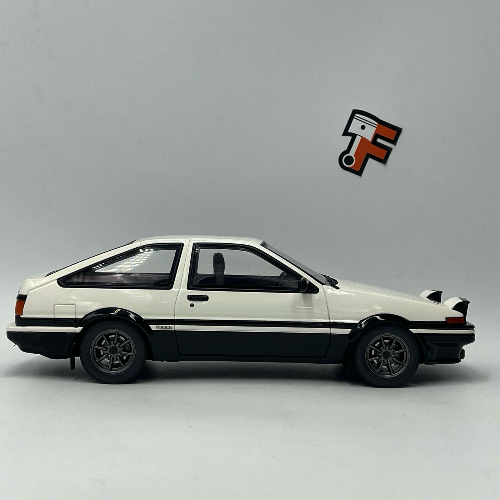 Toyota Sprinter Trueno AE86 GT-APEX Panda 1985 – Image 2