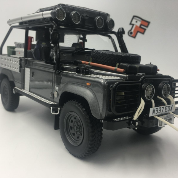 Miniature Land Rover Defender 90 Lara Croft Tomb Raider 2001 Kyosho 1/18 vendue en Suisse