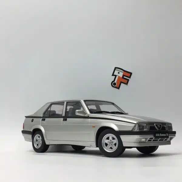Miniature Alfa Romeo 75 2.0 TwinSpark Grigio 1988 vendue en Suisse