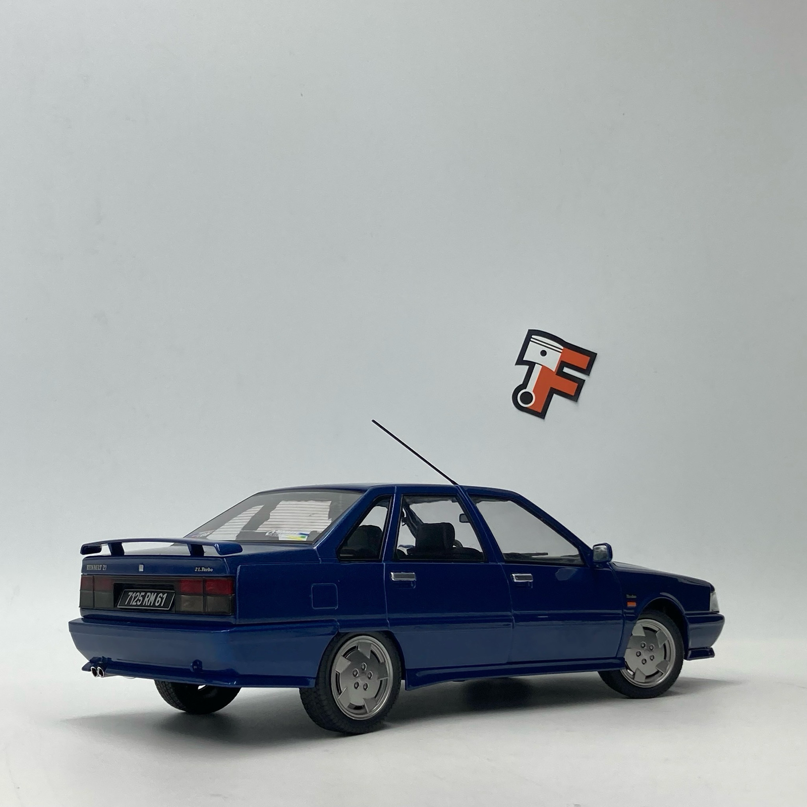 Renault 21 Turbo Bleu Nuit 1988 – Image 3