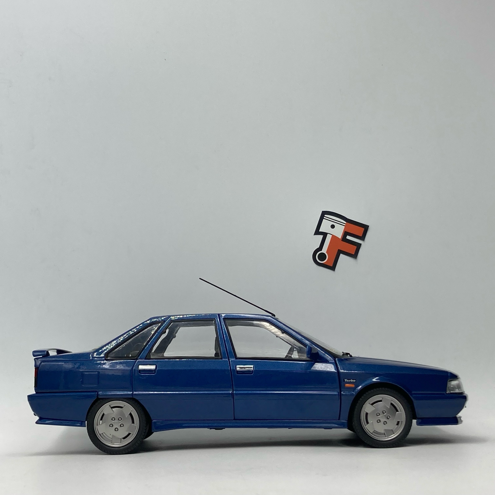 Renault 21 Turbo Bleu Nuit 1988 – Image 2