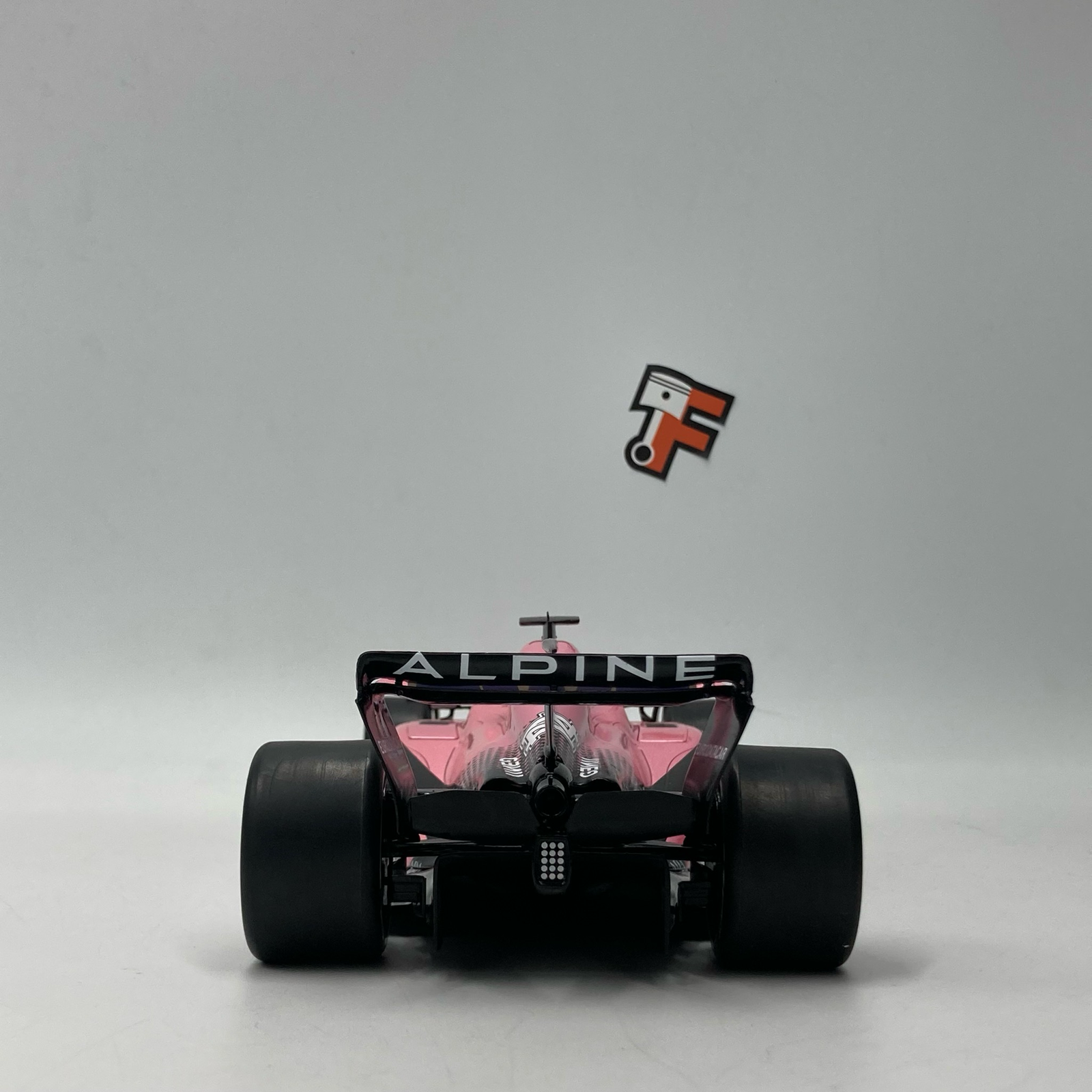 Miniature Alpine A522 BWT Alpine F1 Team F. Alonso #14 GP Bahreïn 2022 vendue en Suisse