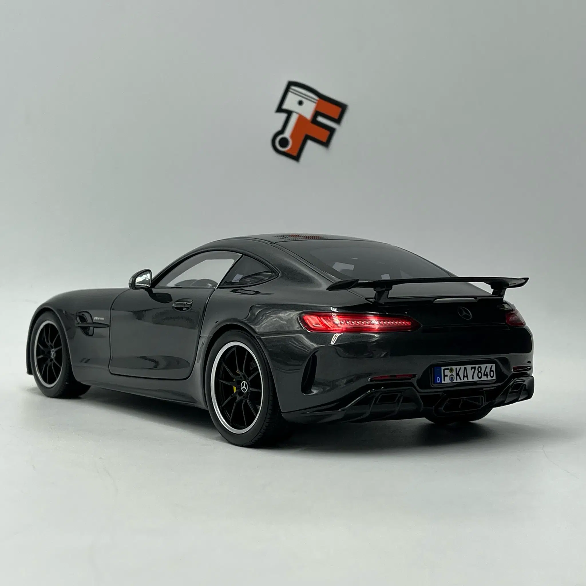 Mercedes-AMG GT R 2019 Gris – Image 6