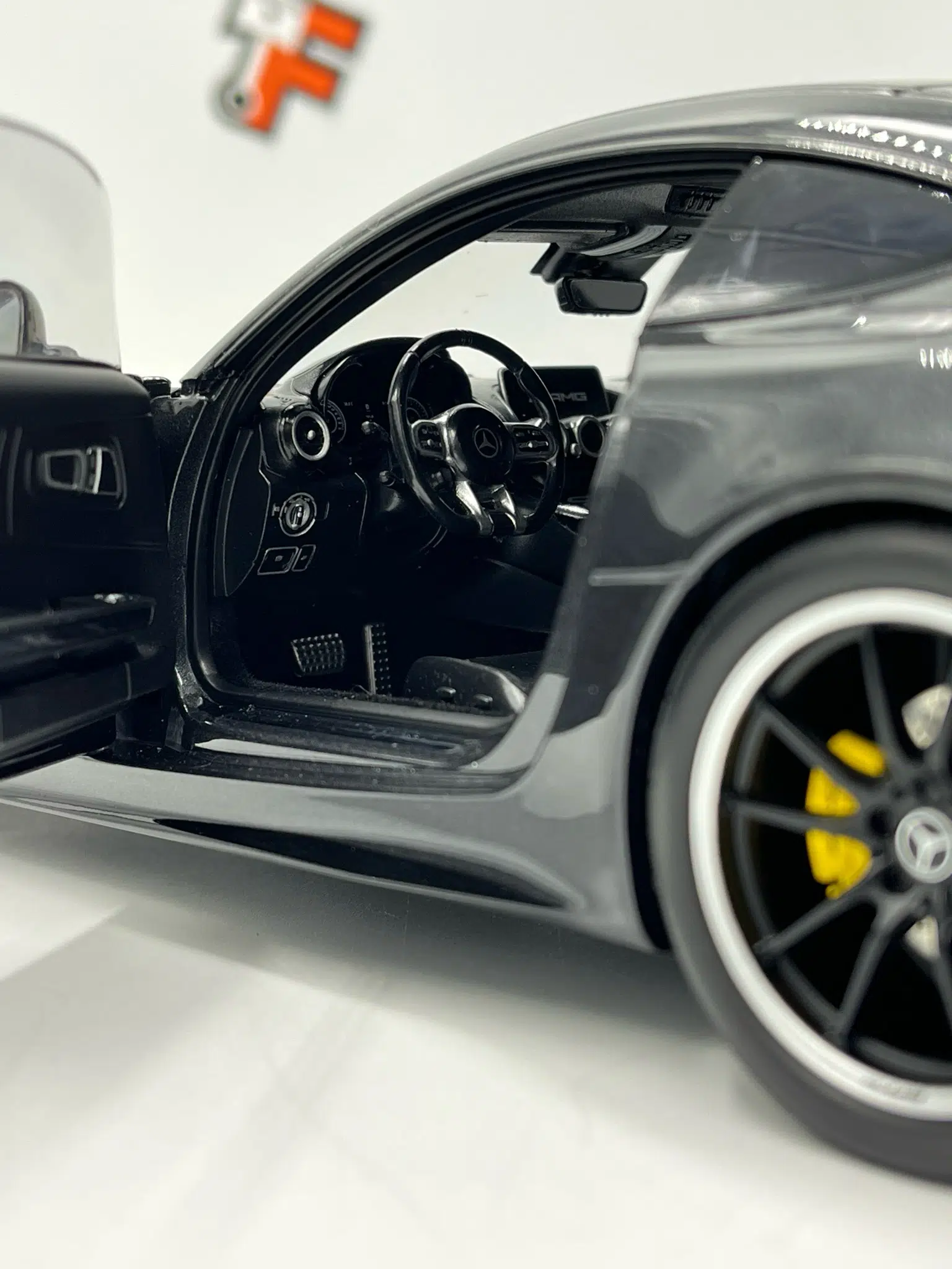 Mercedes-AMG GT R 2019 Gris – Image 9