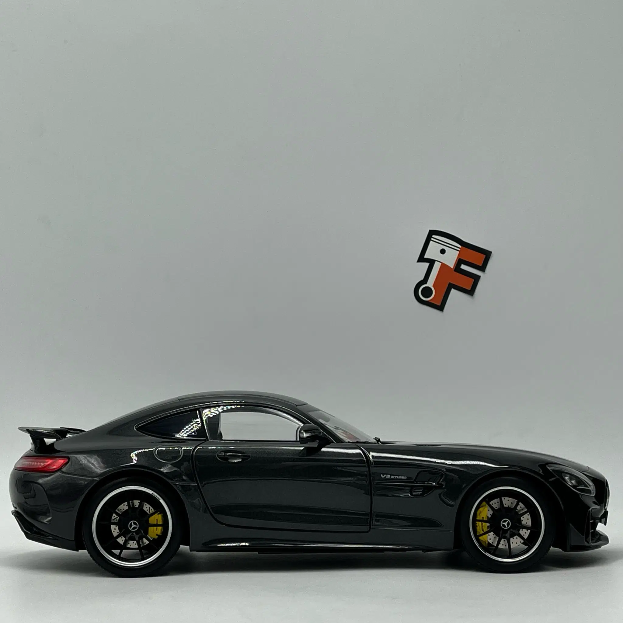 Mercedes-AMG GT R 2019 Gris – Image 2