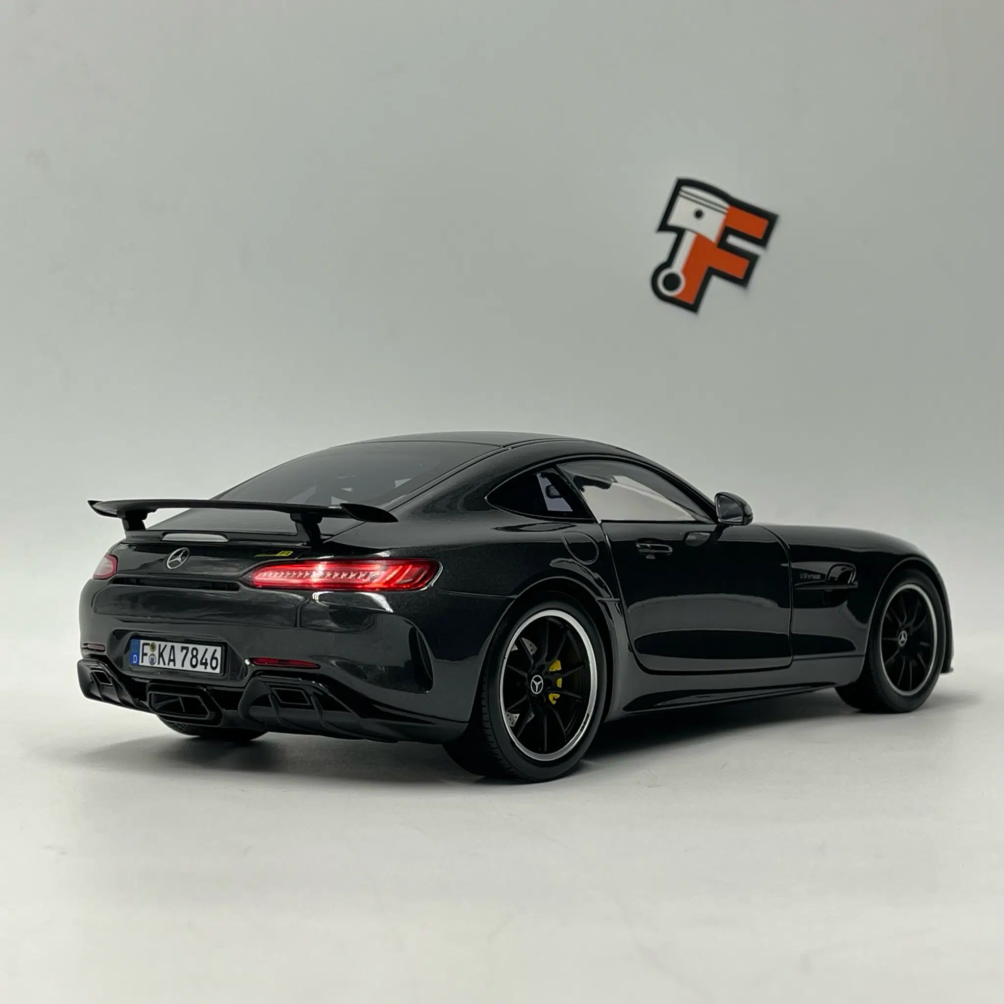 Mercedes-AMG GT R 2019 Gris – Image 4