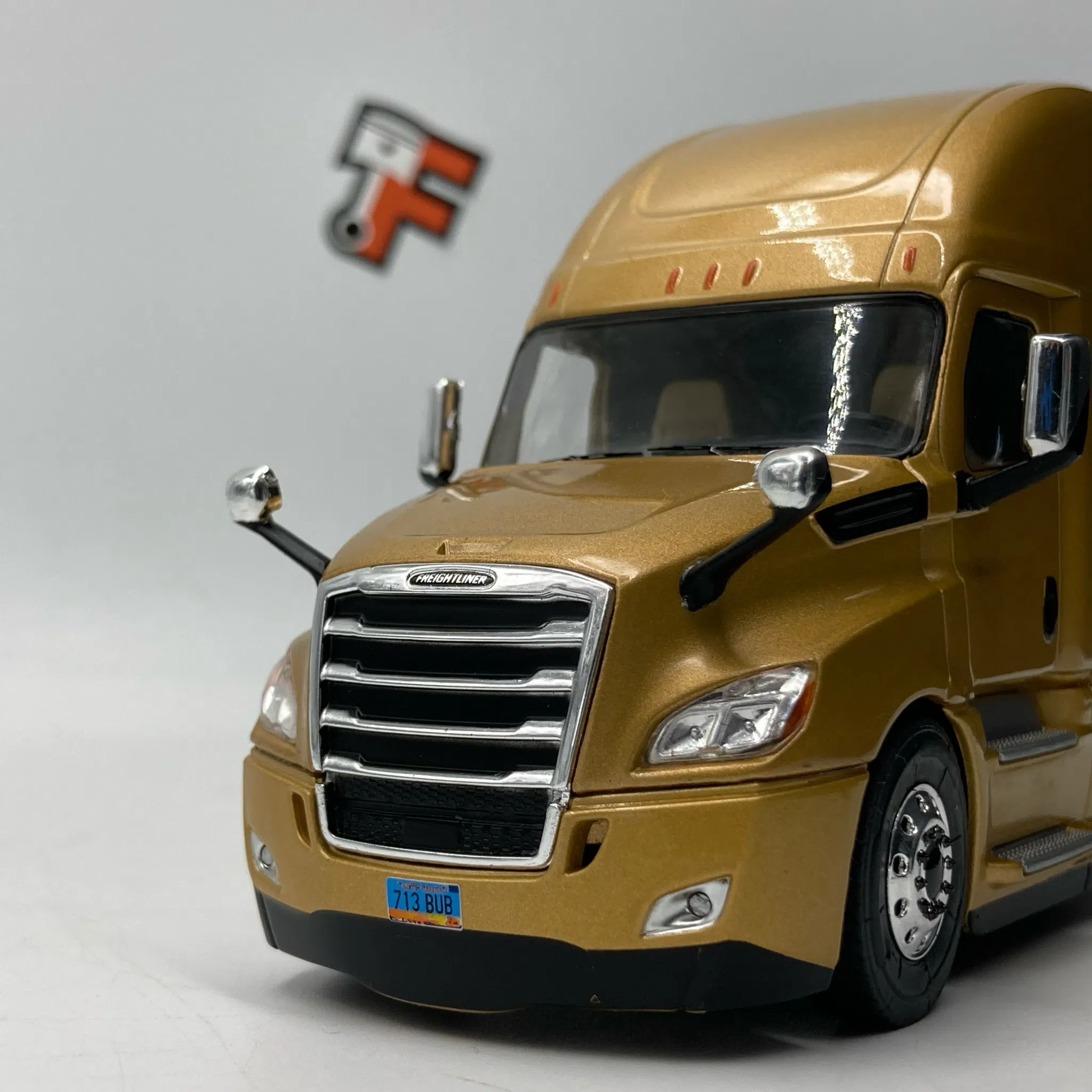 Freightliner Cascadia Gold Metallic 2018 – Image 7