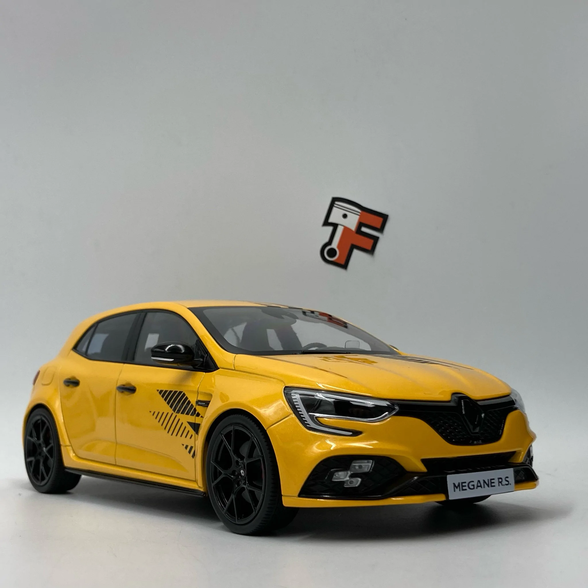 Miniature Renault Mégane IV R.S Ultime Jaune Sirius 2023 échelle 1/18 vendue en Suisse