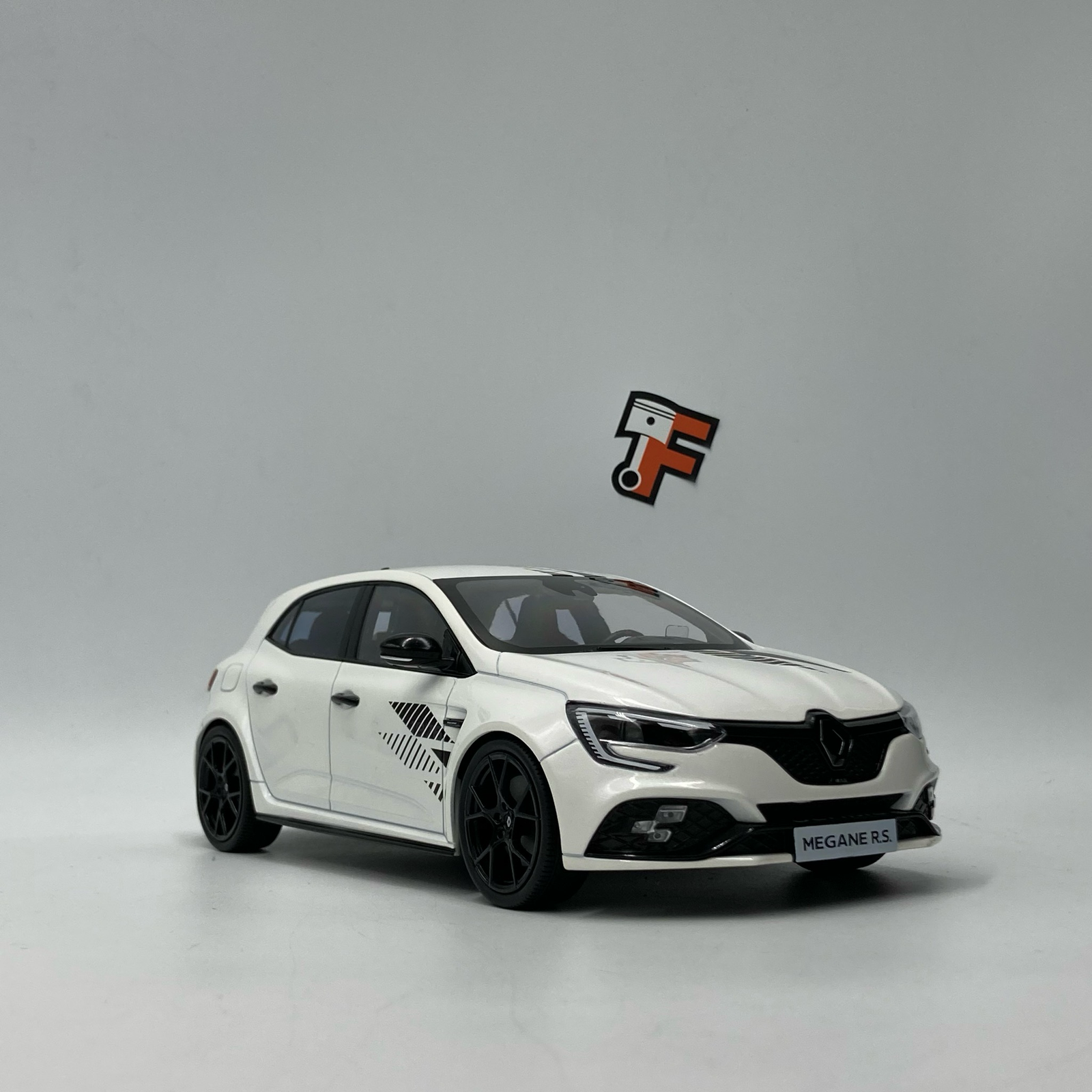 Miniature Renault Megane 4 RS Ultime Blanc Nacré 2023 1/18 vendue en Suisse