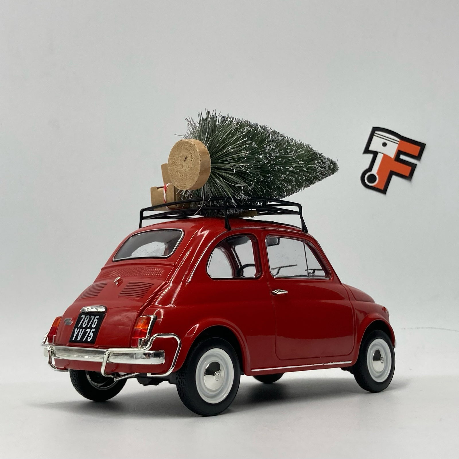 Fiat 500L Christmas Edition Red 1968 – Image 3
