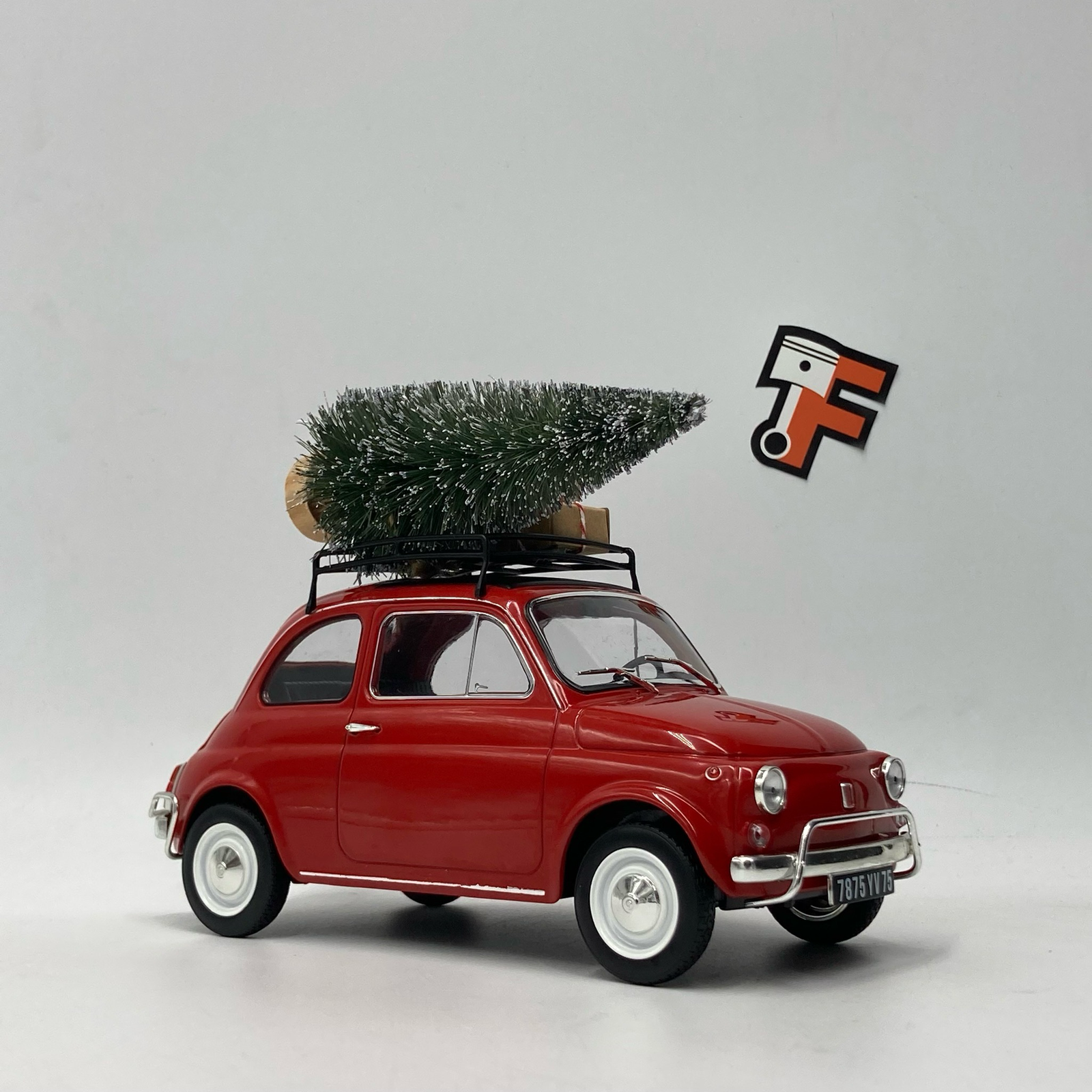 Miniature Fiat 500L Christmas Edition Red 1968 au 1/18 Norev vendue en Suisse