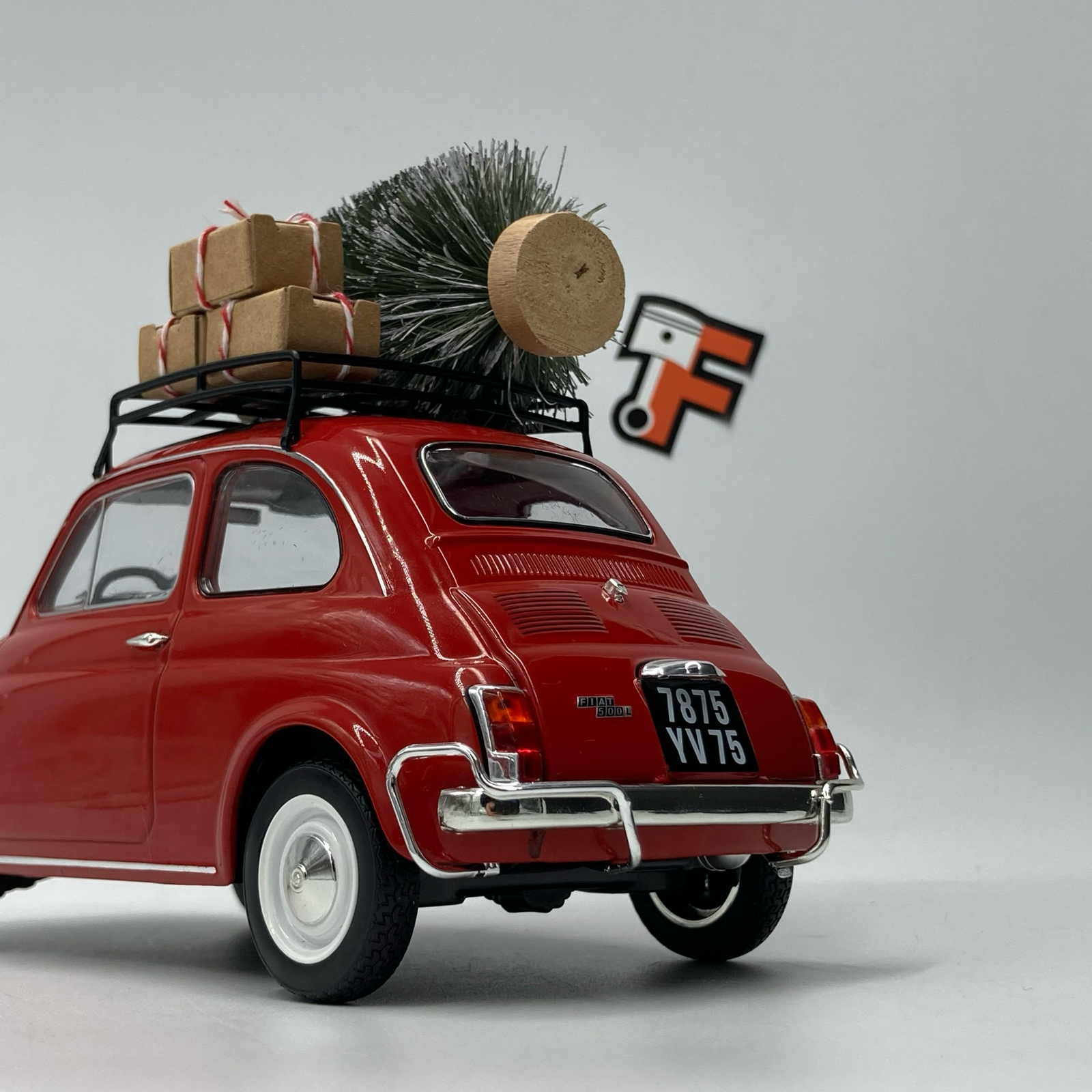 Fiat 500L Christmas Edition Red 1968 – Image 9