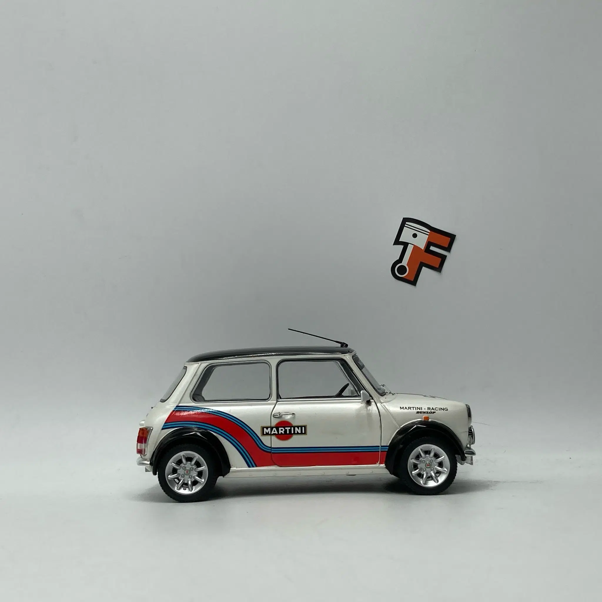 Mini Cooper S Martini Edition White 1998 – Image 2