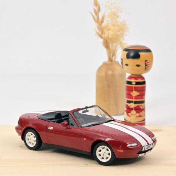 Miniature Mazda MX-5 NA 1989 rouge Norev 1/18 vendue en Suisse