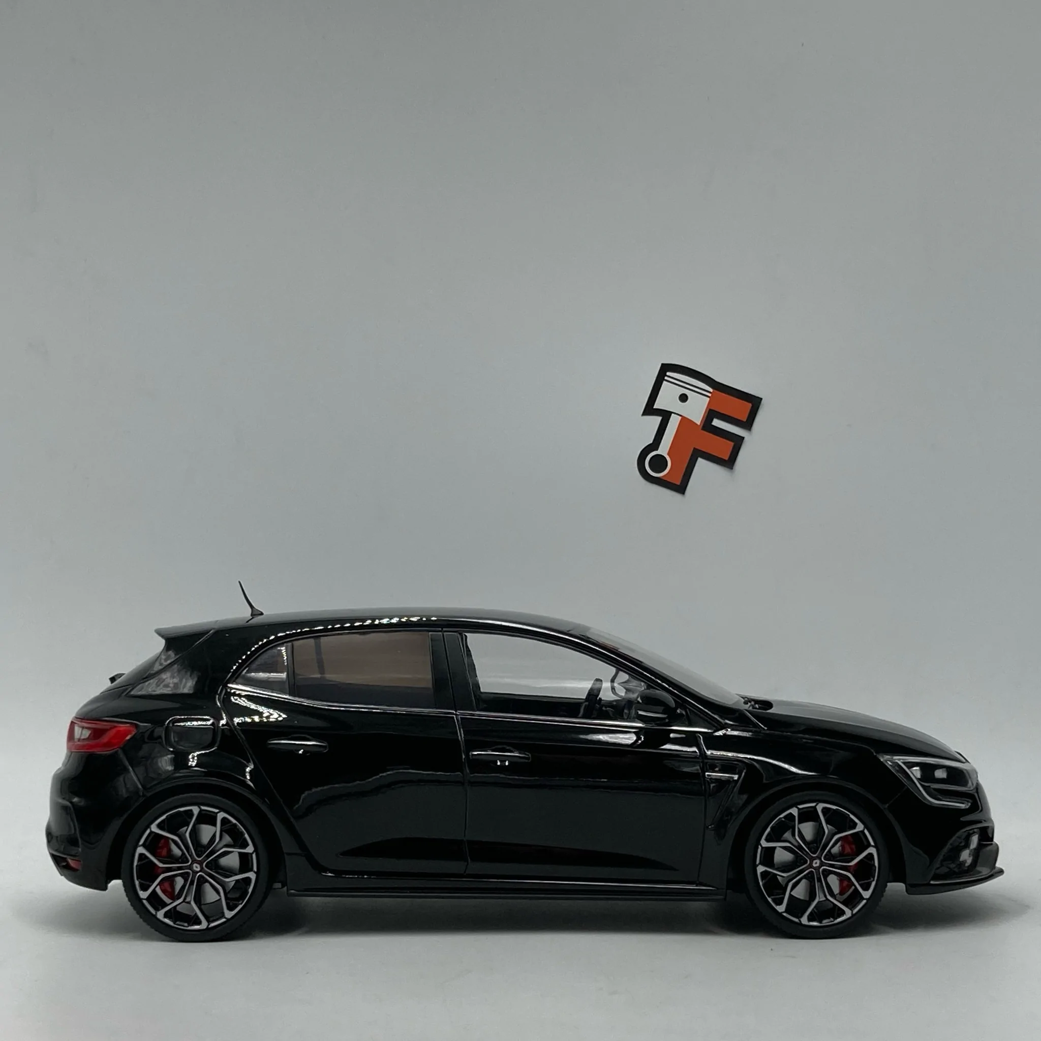 Renault Megane 4 RS Black – Image 2