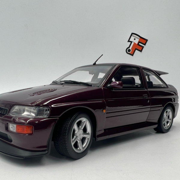 Miniature Ford Escort Cosworth Violet Metallic 1992 au 1/18 vendue en Suisse