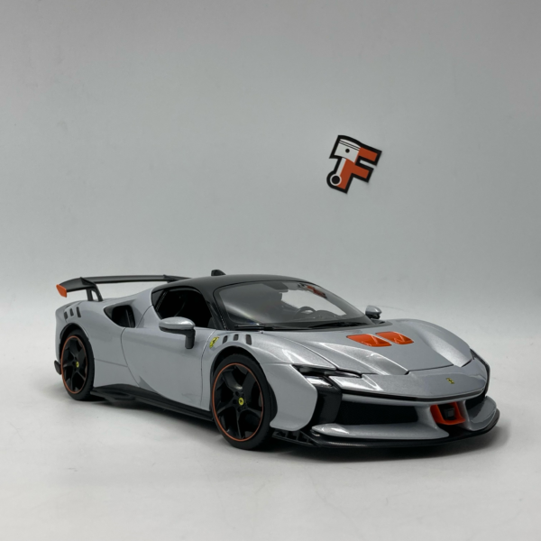 Miniature Ferrari SF90 XX Stradale Bianco Artico 2024 au 1/18 Solido vendue en Suisse