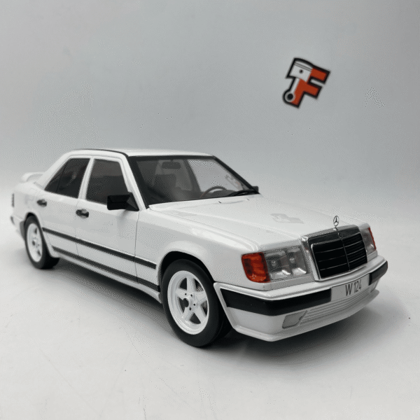 Miniature Mercedes-Benz E Class W124 Weiss 1986 1/18 vendue en Suisse