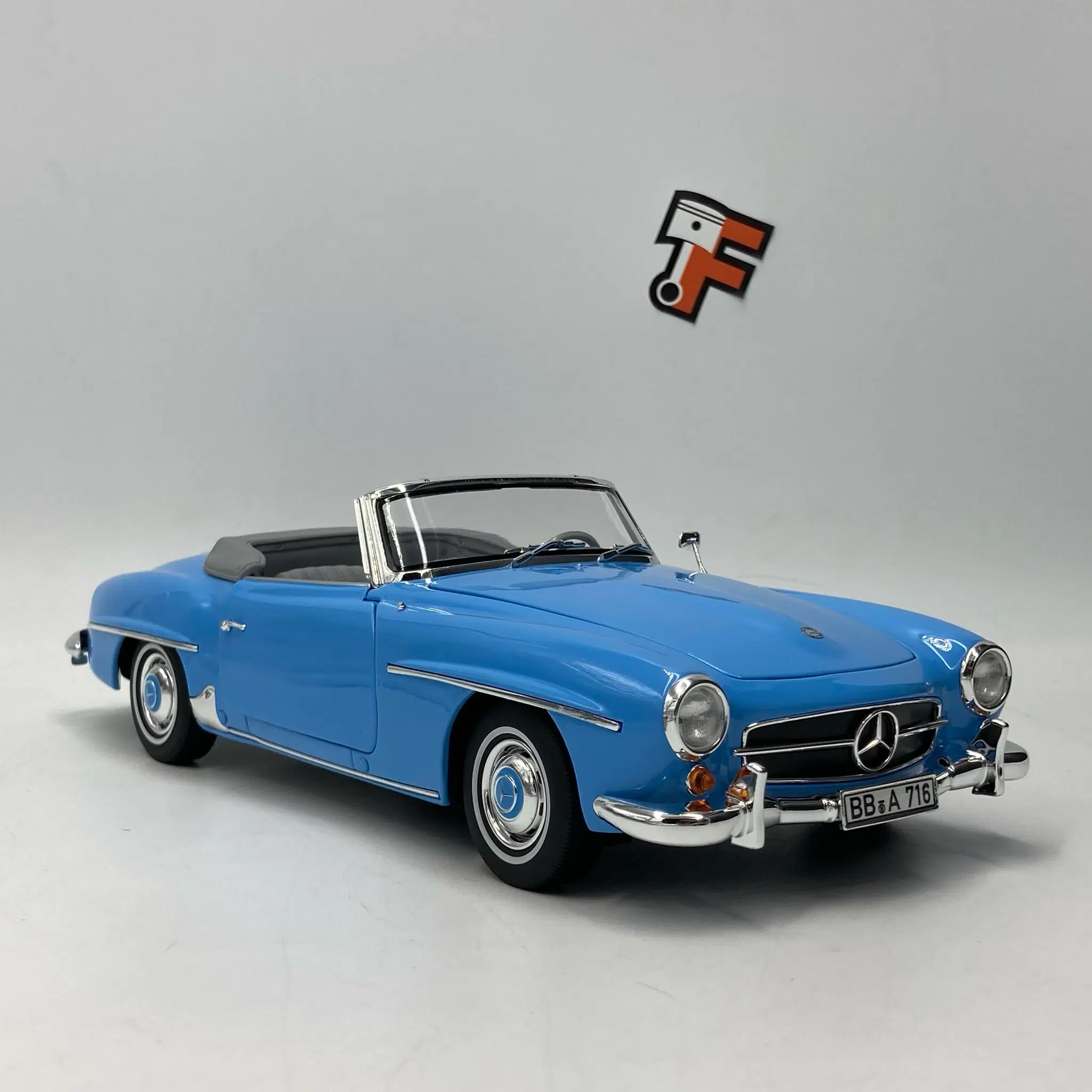 Miniature Mercedes 190 SL 1957 bleu Norev 1/18 vendue en Suisse