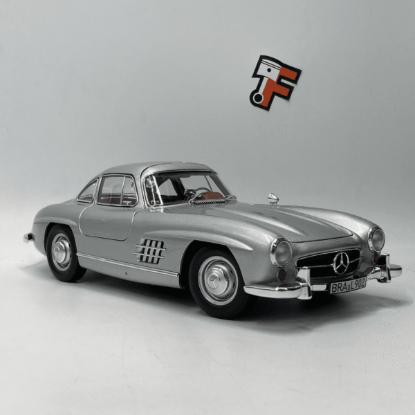 Miniature Mercedes-Benz 300 SL Silber 1954 1/18 vendue en Suisse