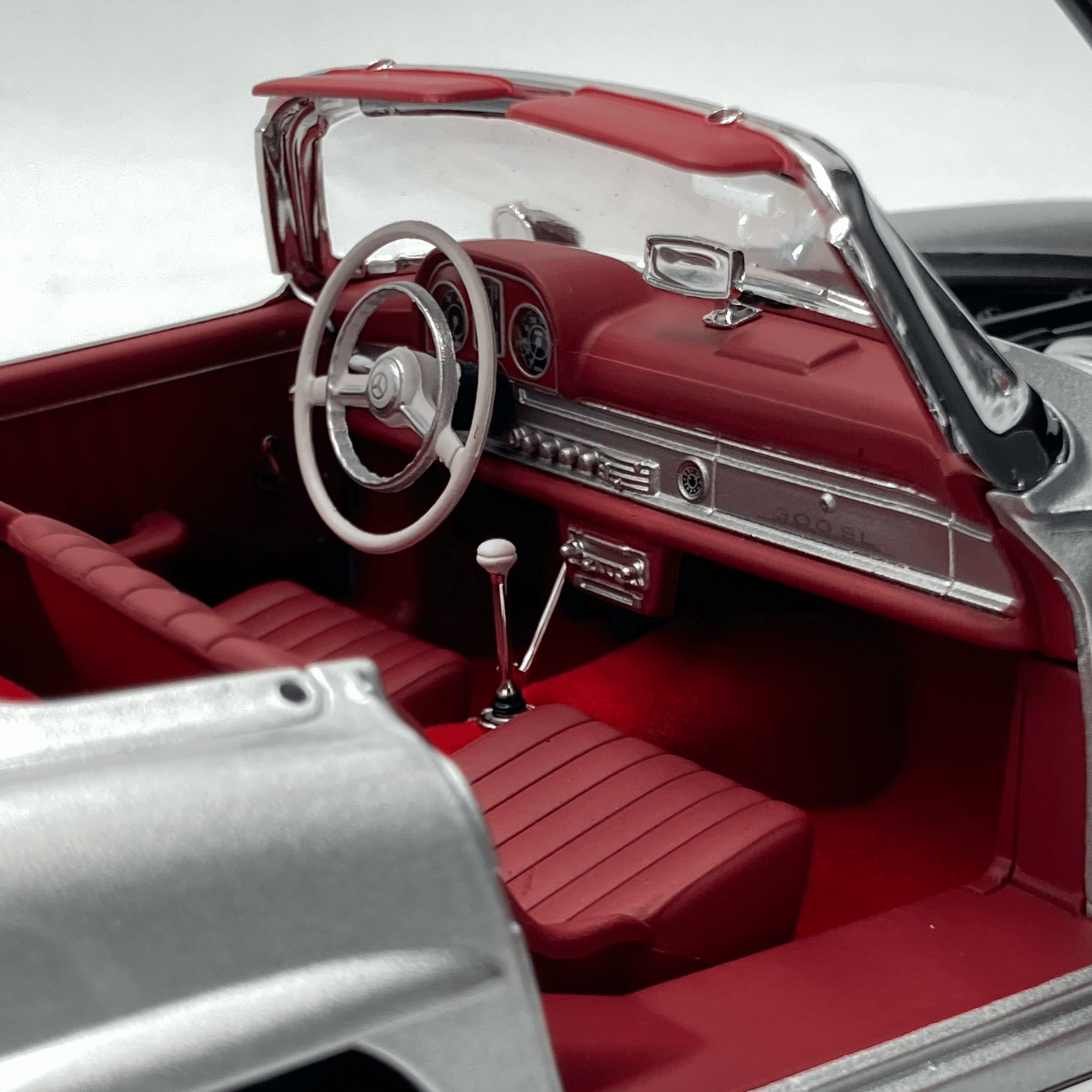 Miniature Mercedes-Benz 300 SL Silber 1957 vendue en Suisse