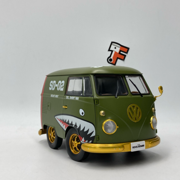 Miniature VW Kool Kombi Army Fighter 2023 1/18 vendue en Suisse