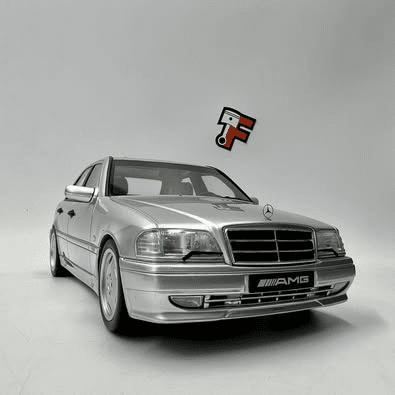 Miniature Mercedes C36 AMG W202 grise Ottomobile 1/18 série limitée vendue en Suisse
