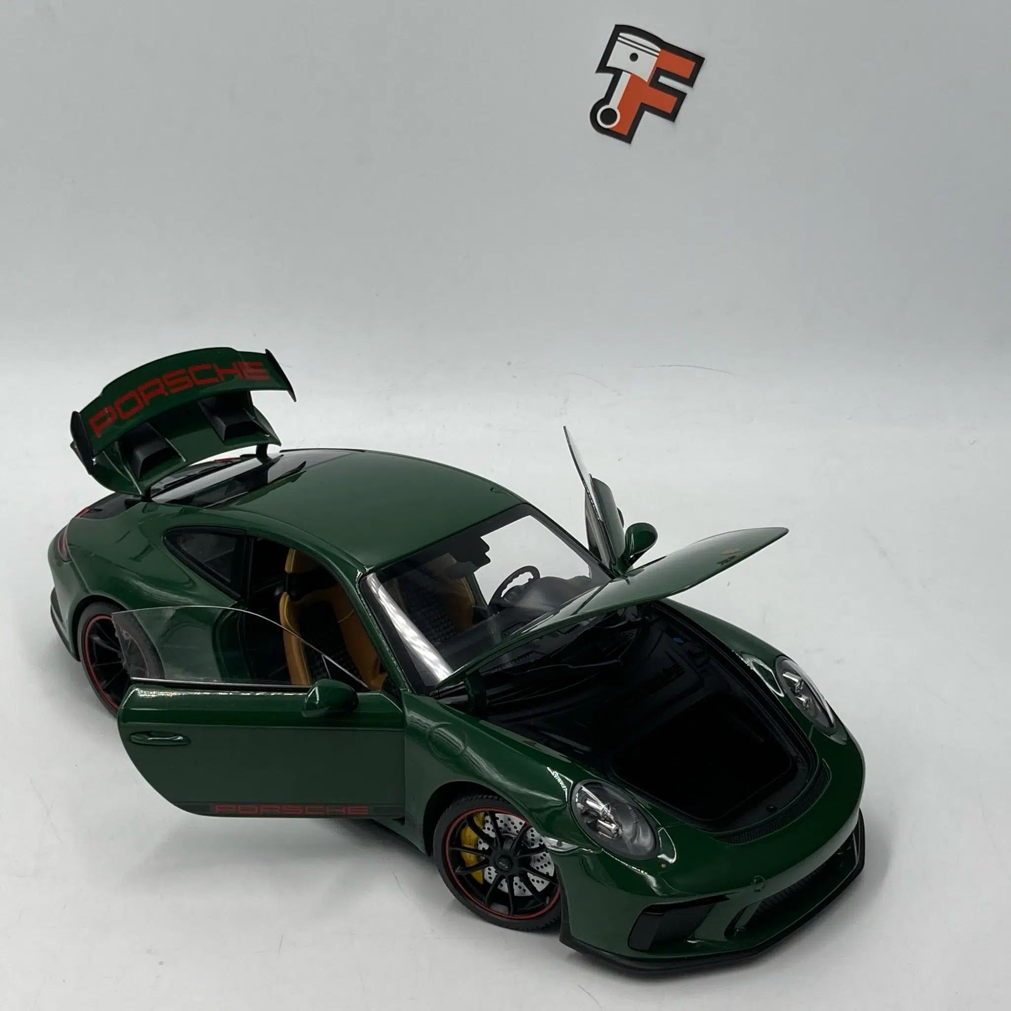 Porsche 911 GT3 2018 Darkgreen – Image 5