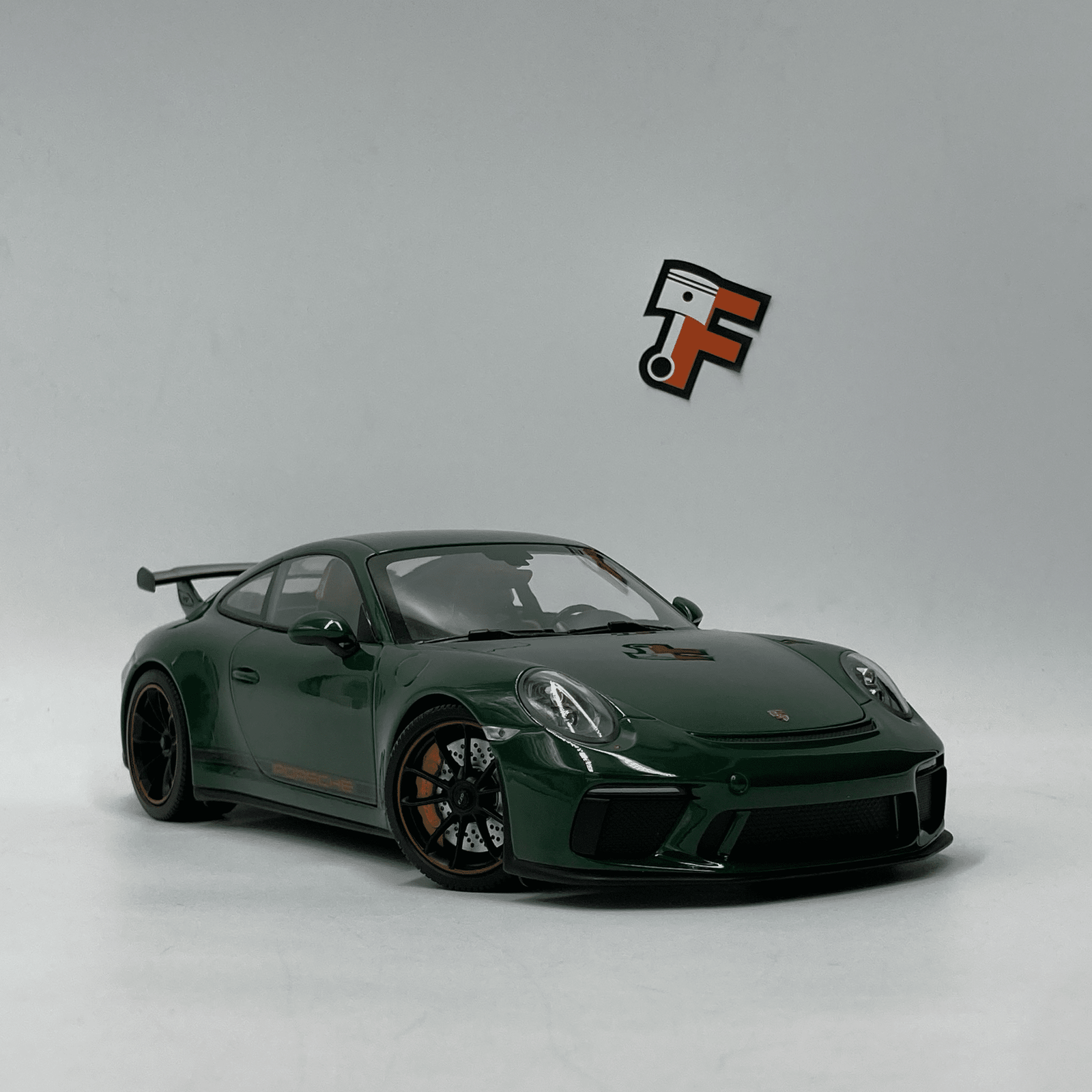 Porsche 911 GT3 2018 Dark Green Minichamps 1/18