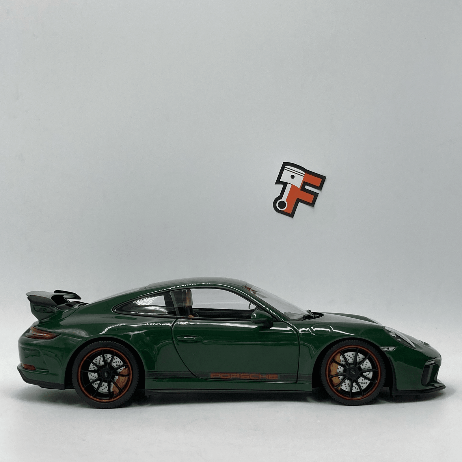 Porsche 911 GT3 2018 Darkgreen – Image 2
