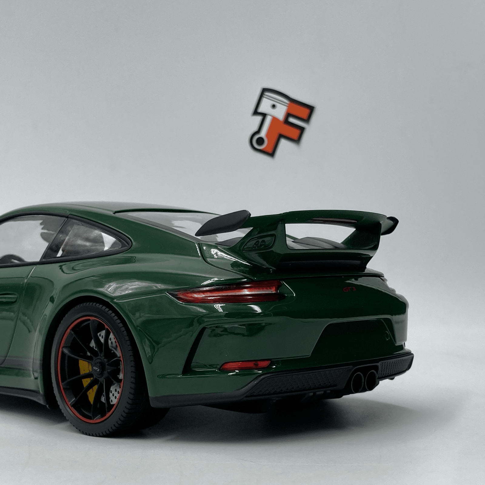 Porsche 911 GT3 2018 Darkgreen – Image 4
