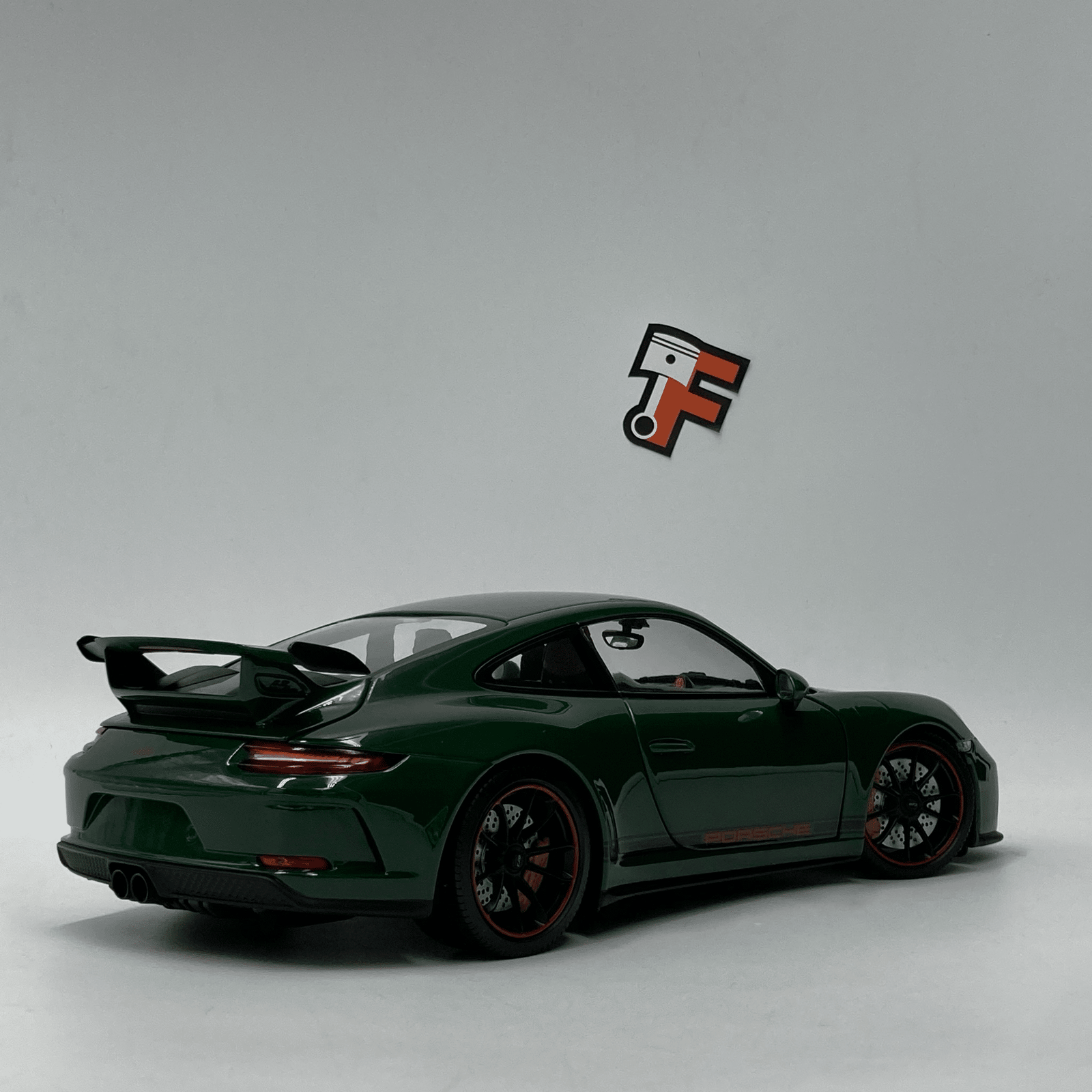 Porsche 911 GT3 2018 Darkgreen – Image 3