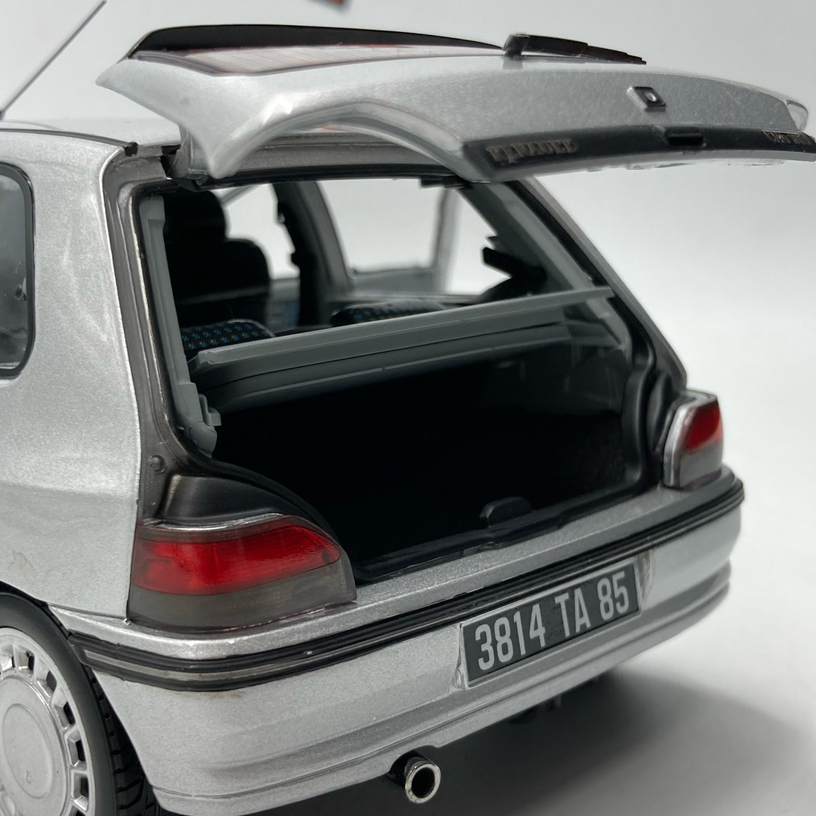 Renault Clio 16S Gris Iceberg 1992 – Image 10
