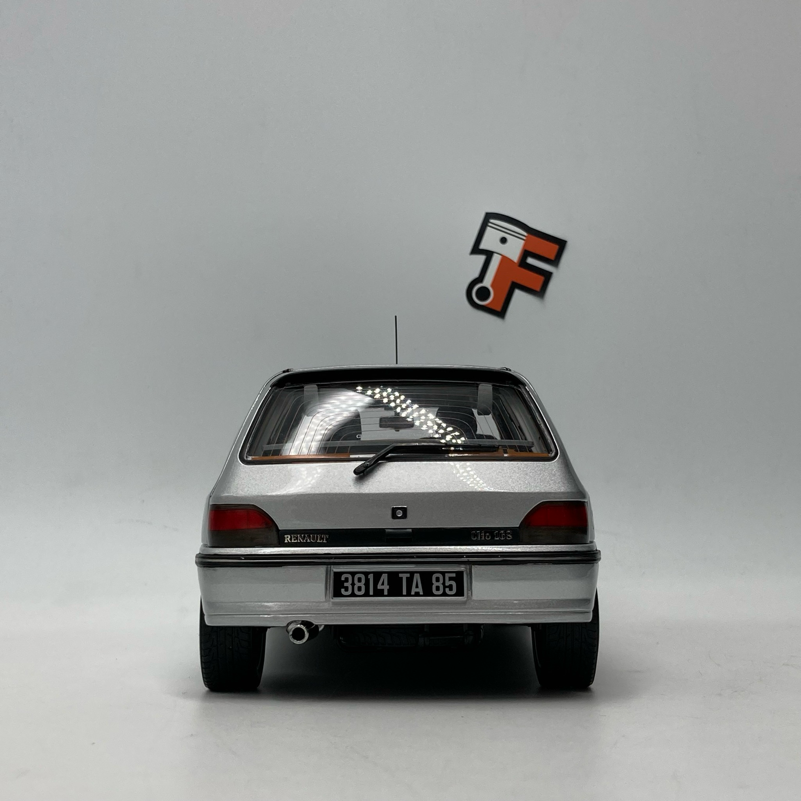 Renault Clio 16S Gris Iceberg 1992 – Image 11