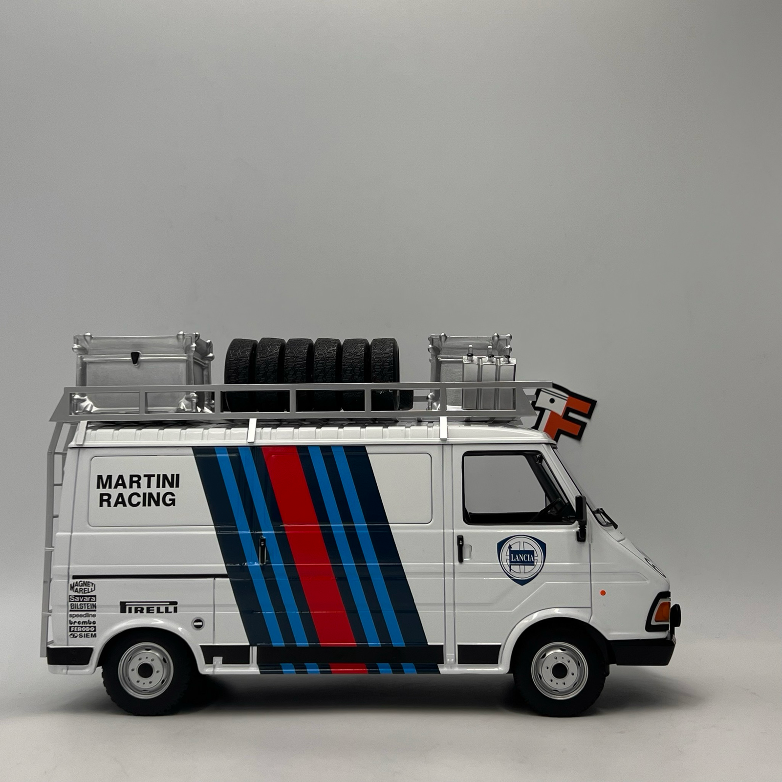 Miniature Fiat 242 Martini Racing Team Assistance 1986 vendue en Suisse