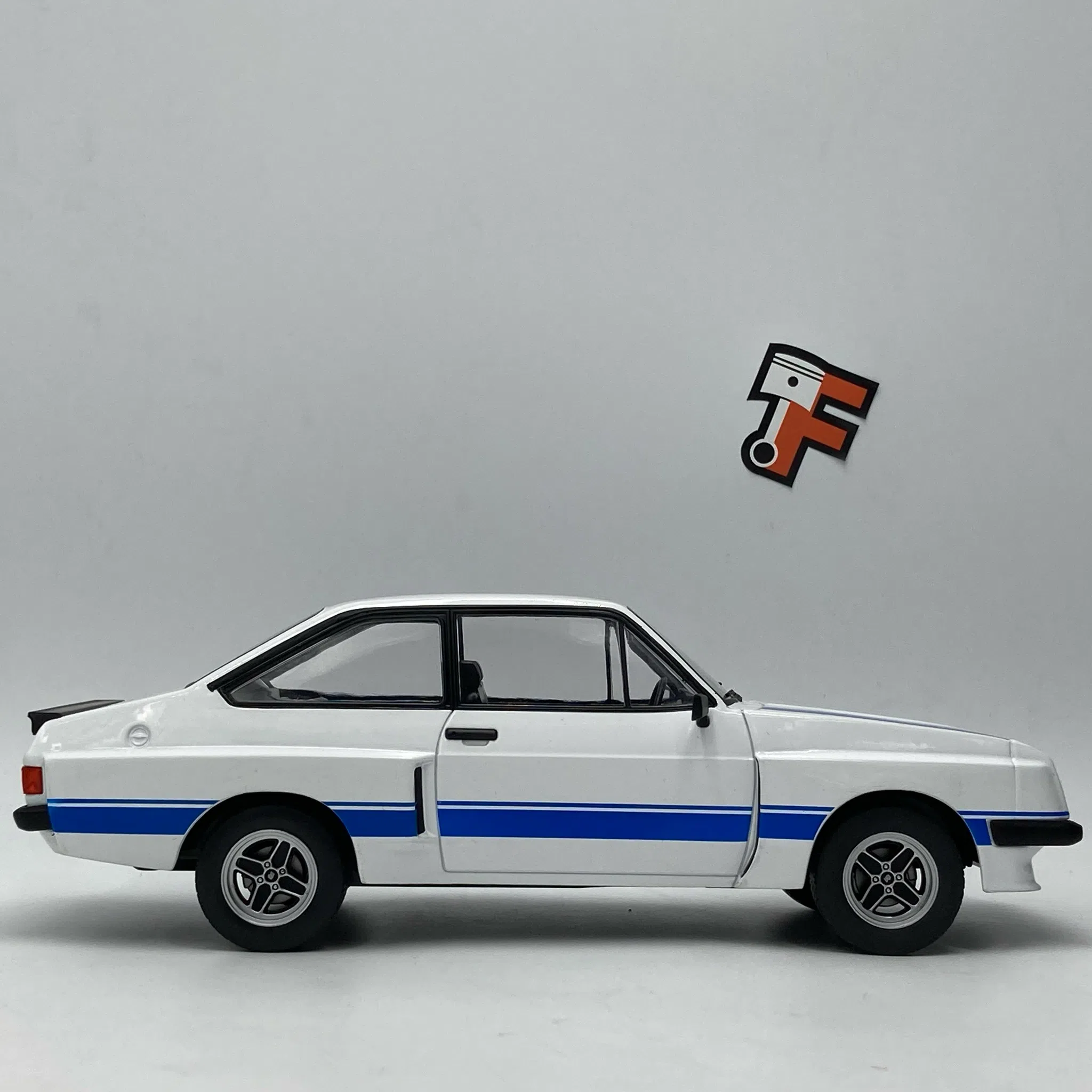 Miniature Ford Escort RS 2000 MK II X-Pack White 1977 1/18 vendue en Suisse
