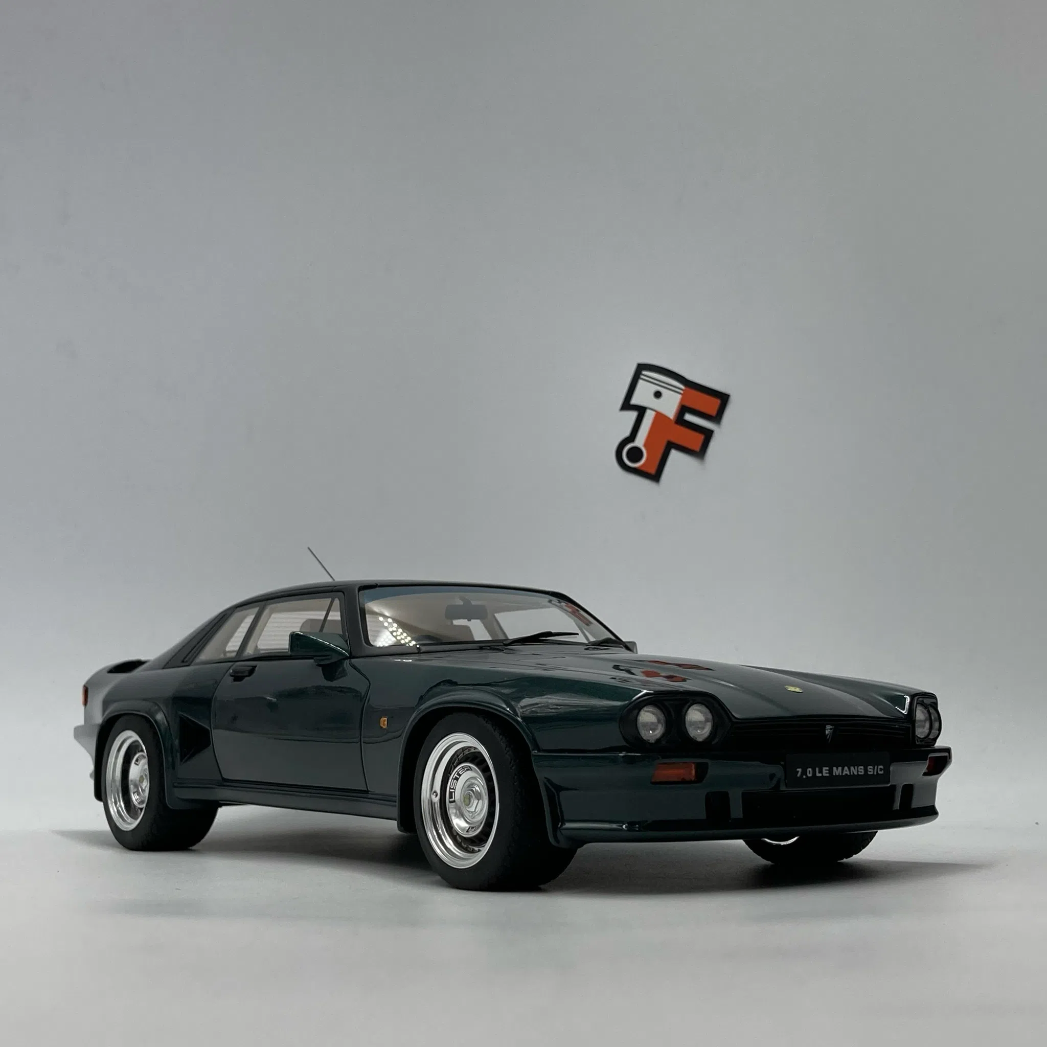 Miniature Jaguar XJS 7.0 Le Mans Coupé British Green Racing 1988 1/18 vendue en Suisse