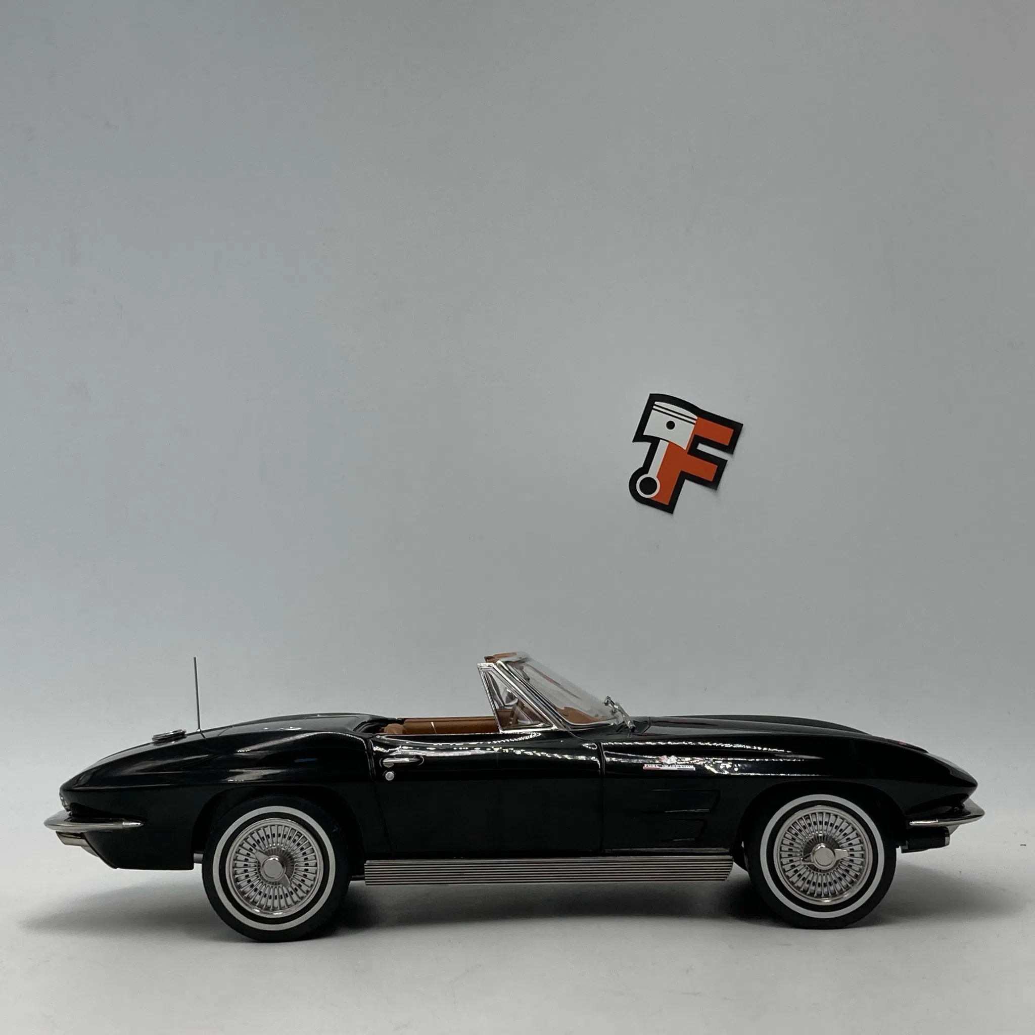 Chevrolet Corvette C2 Stingray Comvertible Black 1963 – Image 2
